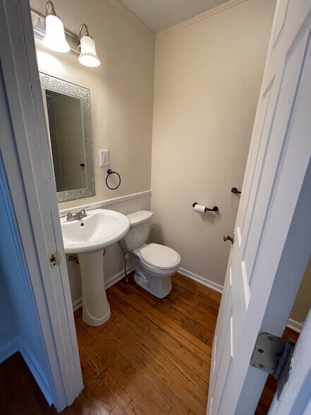 Building Photo - 2680 Leeds Ave