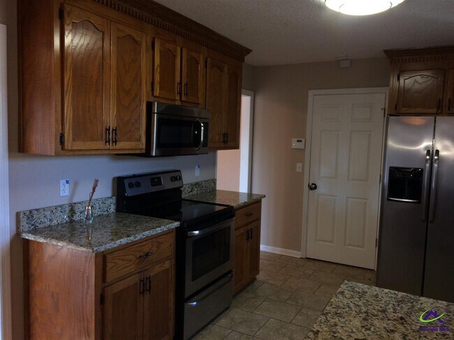 Building Photo - 138 Salem Dr