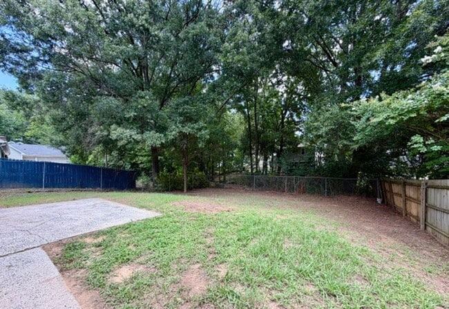 Building Photo - 8231 Meadowdale Ln