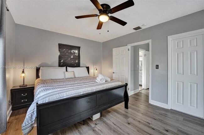 Building Photo - 529 NW 8th St