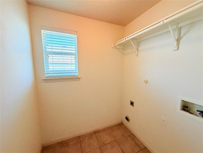 Building Photo - 1913 Short Summer Dr