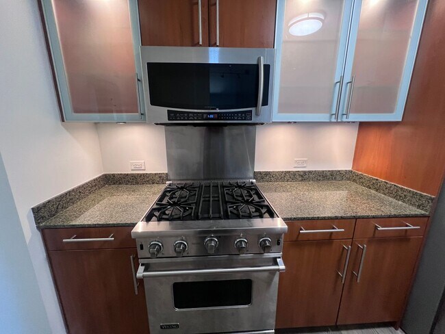 Building Photo - Epic REA - Spacious & Open floor plan 1BR +1BA in the Rincon Hill neighborhood