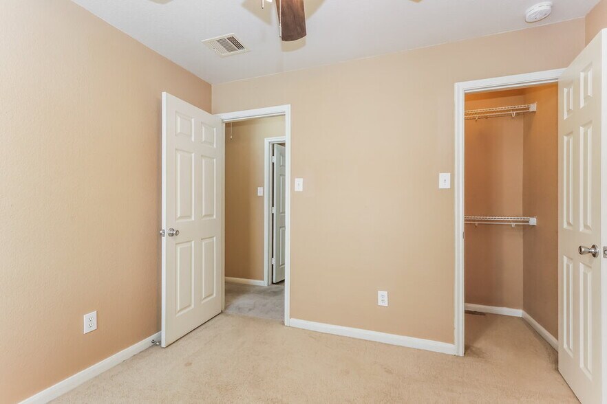 Building Photo - 22123 Greengate Dr