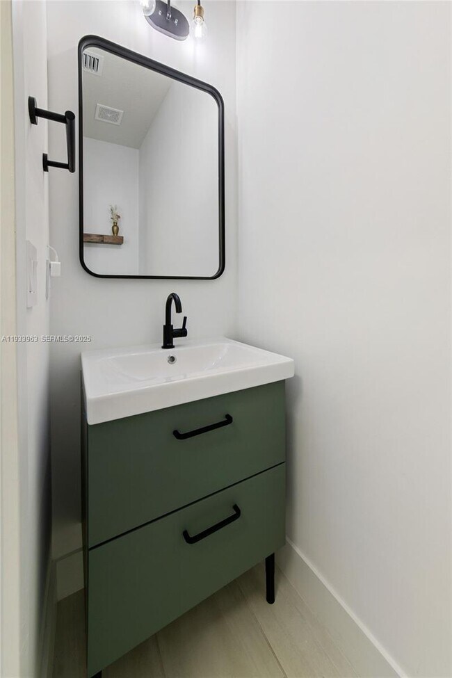 Building Photo - 5180 Eucalyptus Dr