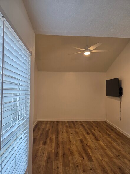 Building Photo - 11260 College Ave