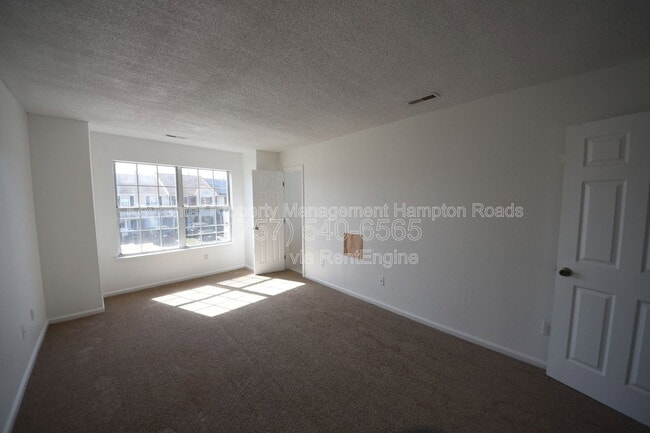 Building Photo - 701 Nottaway Dr