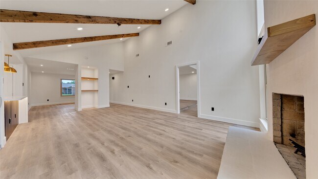 Building Photo - 2407 Bradford Dr