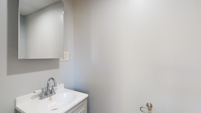 Building Photo - 7 Island Ave