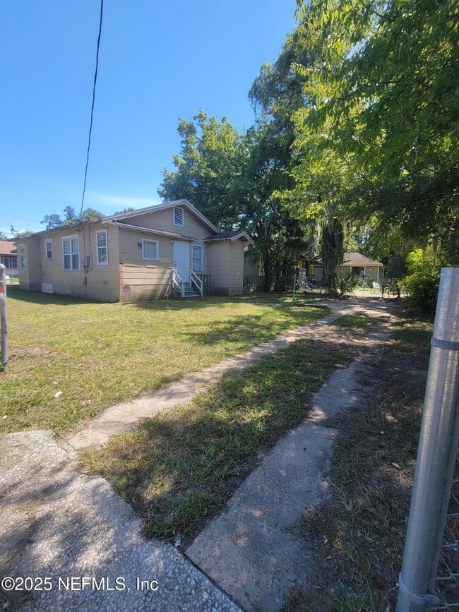Building Photo - 3842 Boulevard