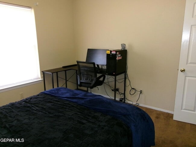 Building Photo - 3454 Broken Arrow Dr