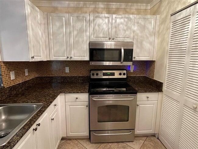 Building Photo - 1341 SE 3rd Ave