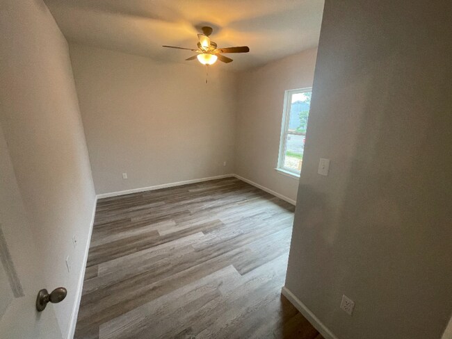 Building Photo - 407 E Houston St