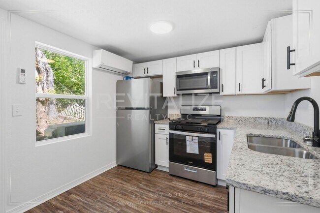 Building Photo - 377 Tuttle Ave