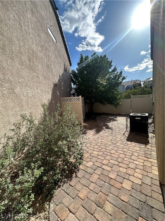 Building Photo - 10434 Amber Night St