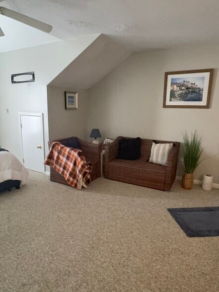 Building Photo - 19 Rose Briar Pl