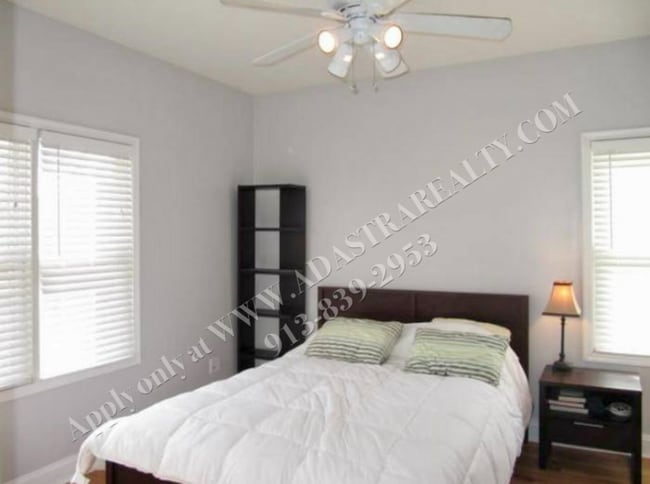 Building Photo - Updated 3 Bed 1 Bath Home Minutes From the...