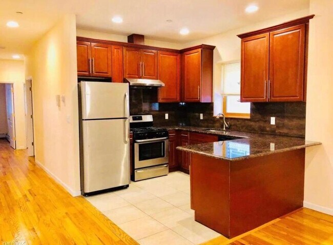 Building Photo - 71 Bay 28th St