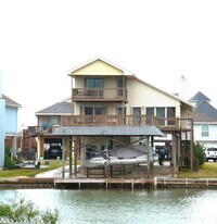 Building Photo - 321 Admiral Cir
