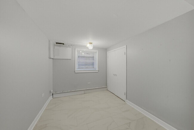 Building Photo - 2705 N Sayre Ave