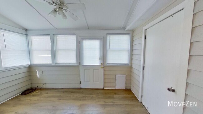 Building Photo - 809 Antler Dr