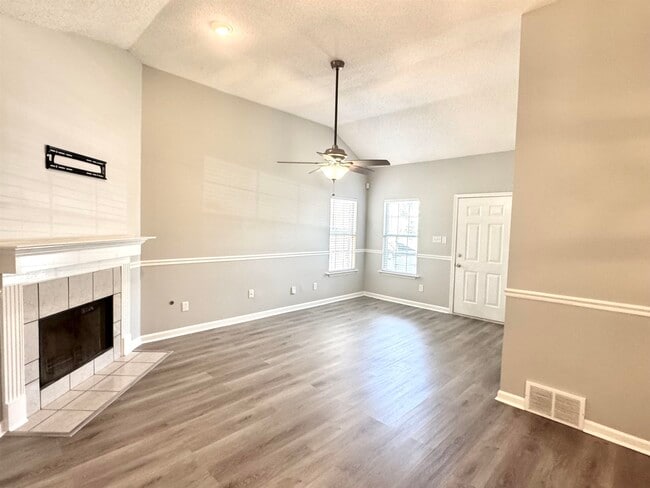 Building Photo - 1217 Brady Hollow Ln