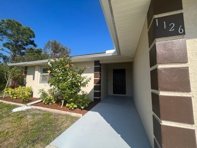 Building Photo - 1126 Calmar Ave