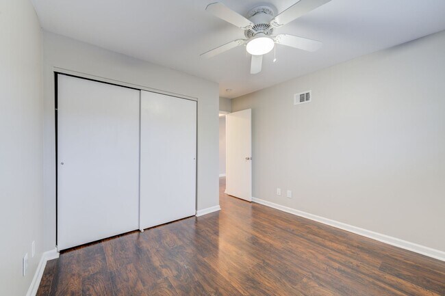 Building Photo - Heartwoods Manor