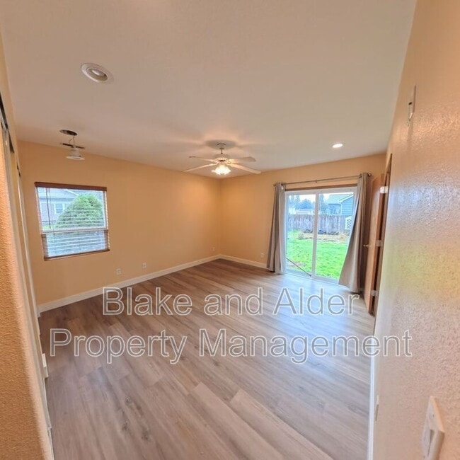 Building Photo - 720 Portland Ave