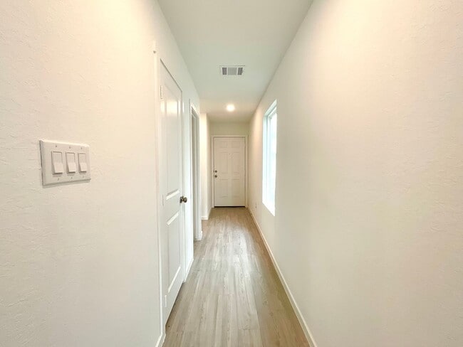 Building Photo - **APPLICATION RECEIVED** Modern 3-Bed, 2.5-Bath Home with Included Internet & Fenced Backyard in ...