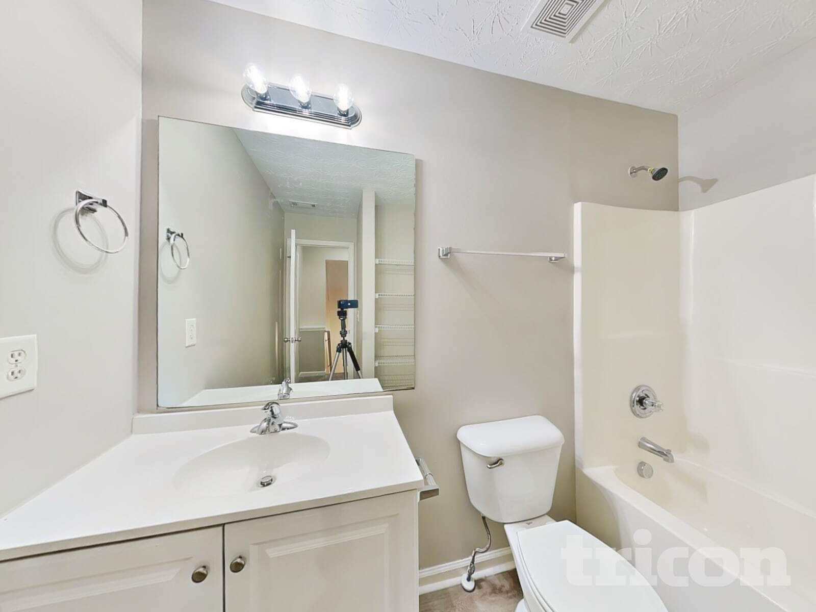 Building Photo - 305 Little Creek Rd SE