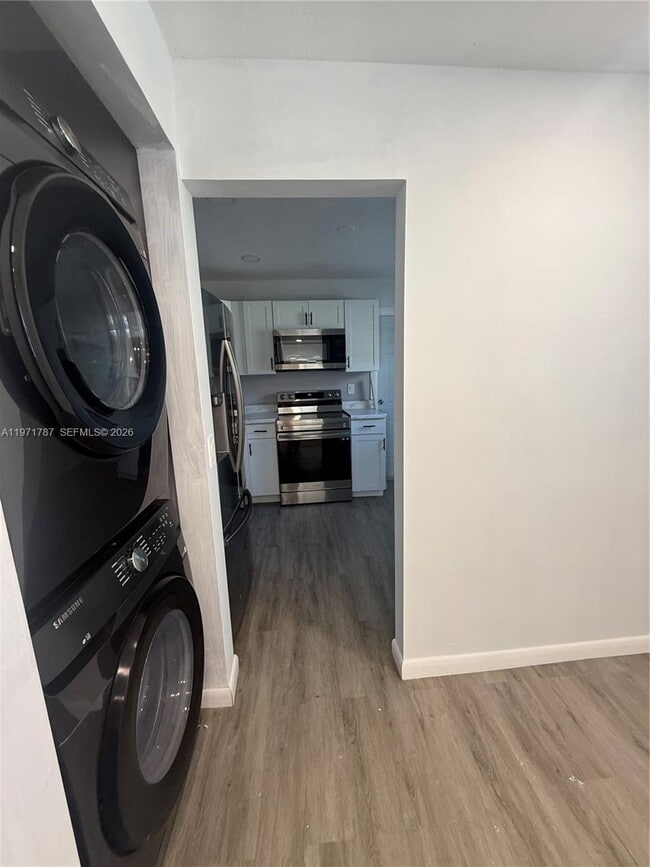 Building Photo - 2510 NE 182nd St