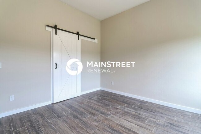 Building Photo - 3 Bedroom Pet-Friendly Home in Oklahoma City, OK with Main Street Renewal