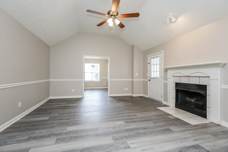 Building Photo - 2431 English Hill Dr