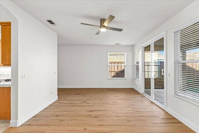 Building Photo - Beautiful 3(4) Bedroom/2 Bath Home Located in Lodi Ca