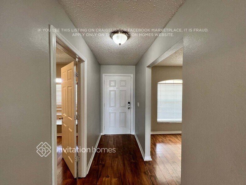 Building Photo - 1080 SW McCoy Ave