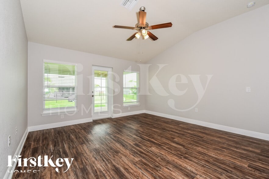 Building Photo - 2716 NW 3rd Ave