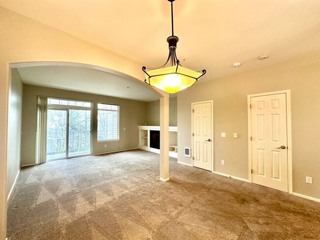 Building Photo - 2Bd/2.25Ba Mukilteo Condo