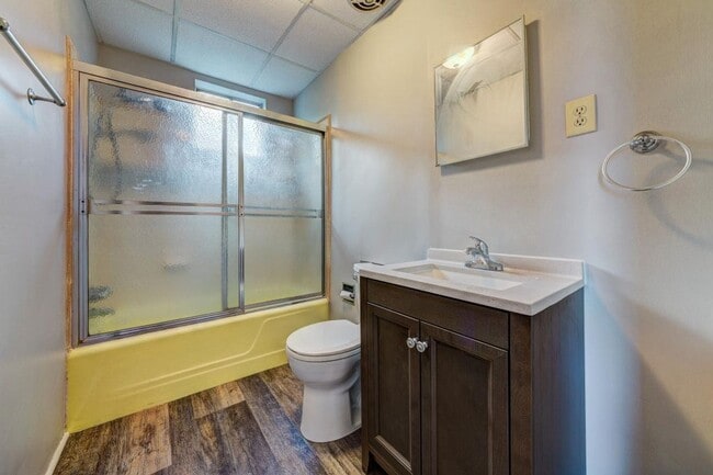 Building Photo - Beautiful 4 bedroom home in Mt. Oliver ava...