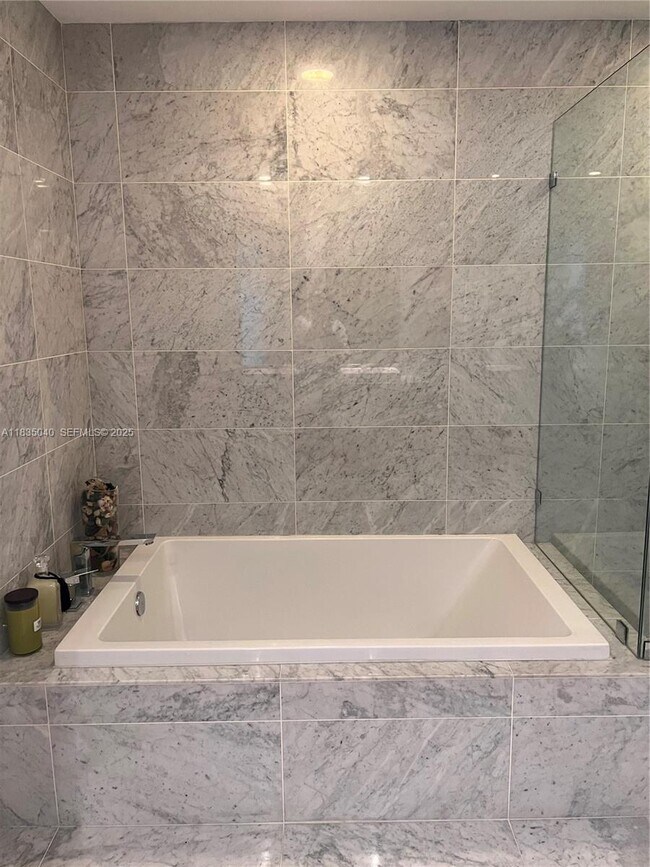 Building Photo - 801 S Miami Ave