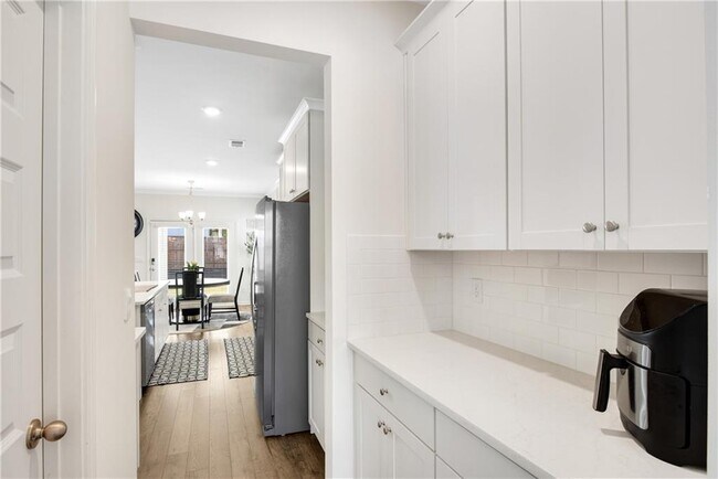 Building Photo - 1127 Trident Maple Chase