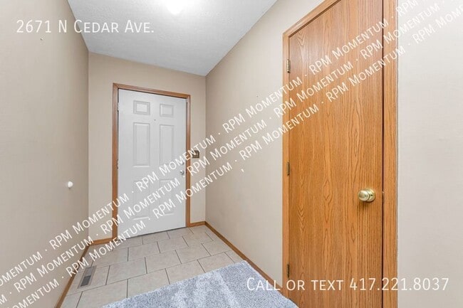 Building Photo - 2671 Cedar Ave