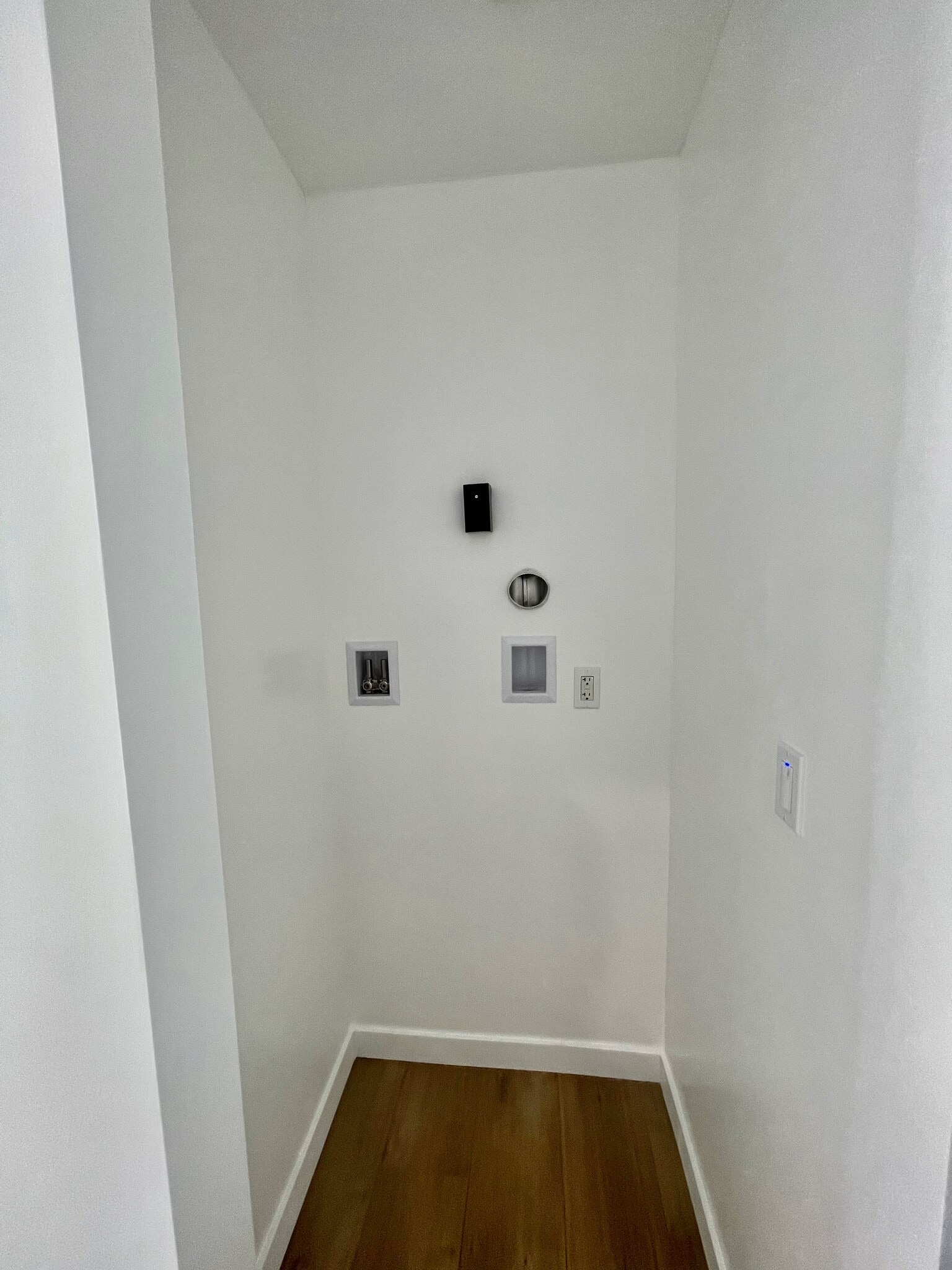 Washer/Dryer Hook ups - 3542 W 132nd St