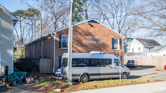 Building Photo - Lakewood Lots Duplex