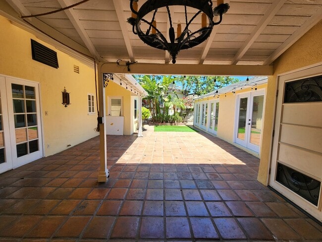 Building Photo - **COMING SOON**!! Gorgeous 3 beds | 4 bath...