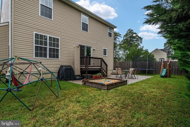 Building Photo - 132B Pineview Ave