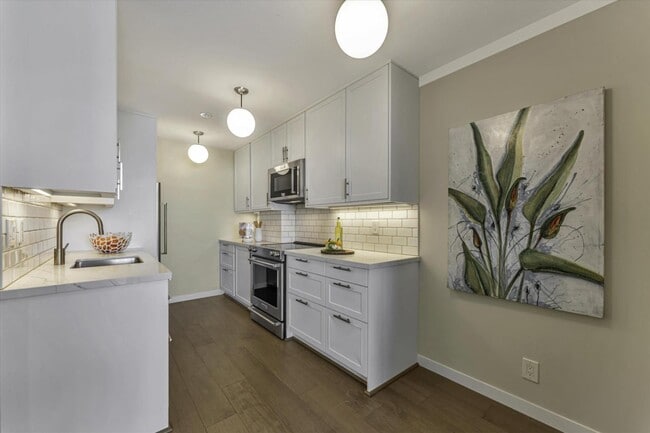 Building Photo - 565 Bellevue Ave