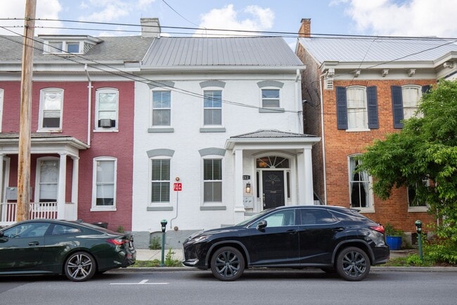 Primary Photo - 212 W Burke St