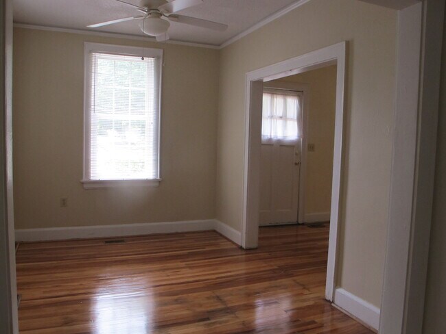 Building Photo - 2203 Lee St