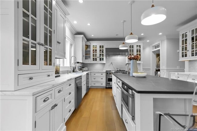 Building Photo - 46 Burr Farms Rd