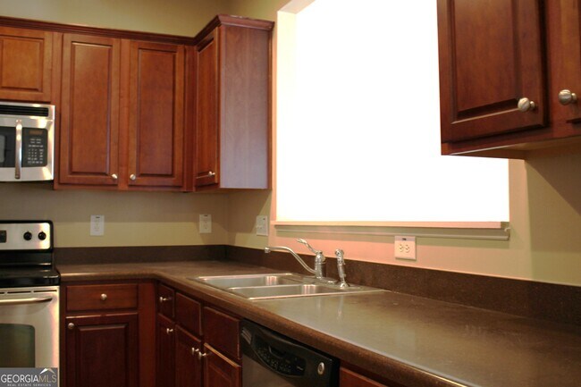 Building Photo - 3328 Castleberry Village Cir